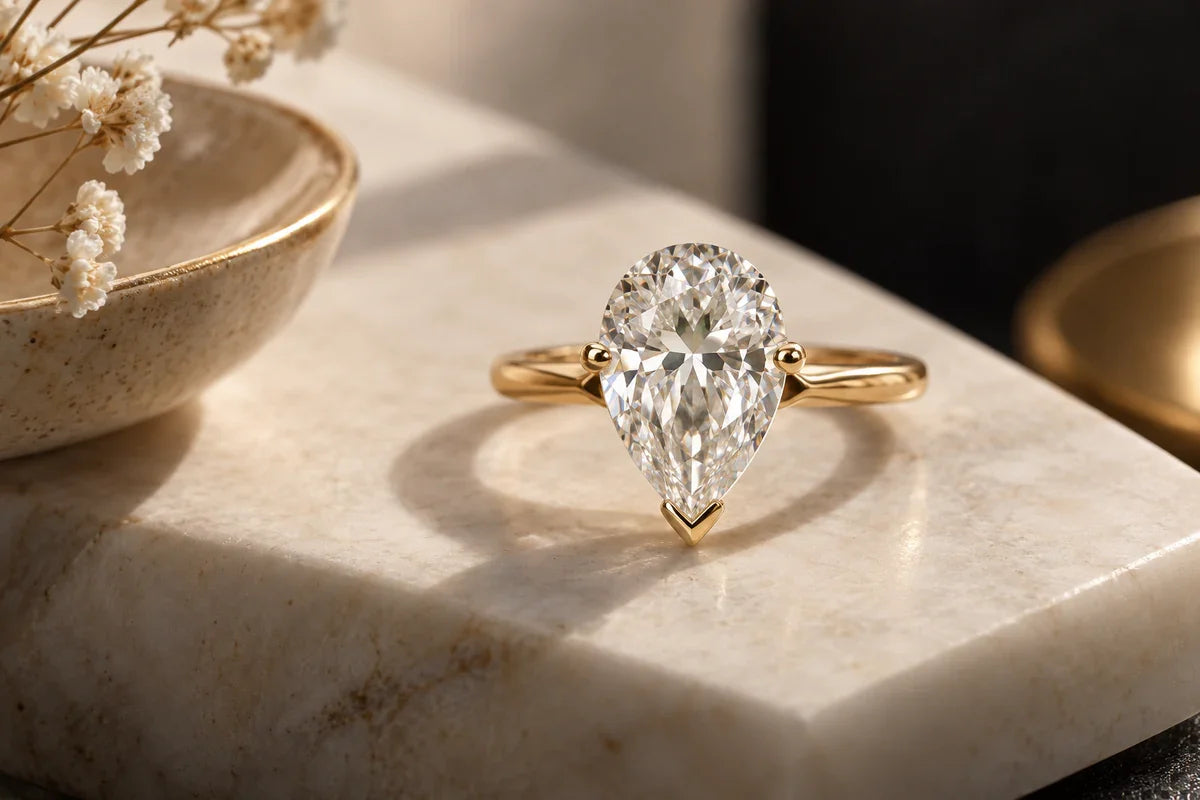 Diamant pară cu protecție în V la vârf.